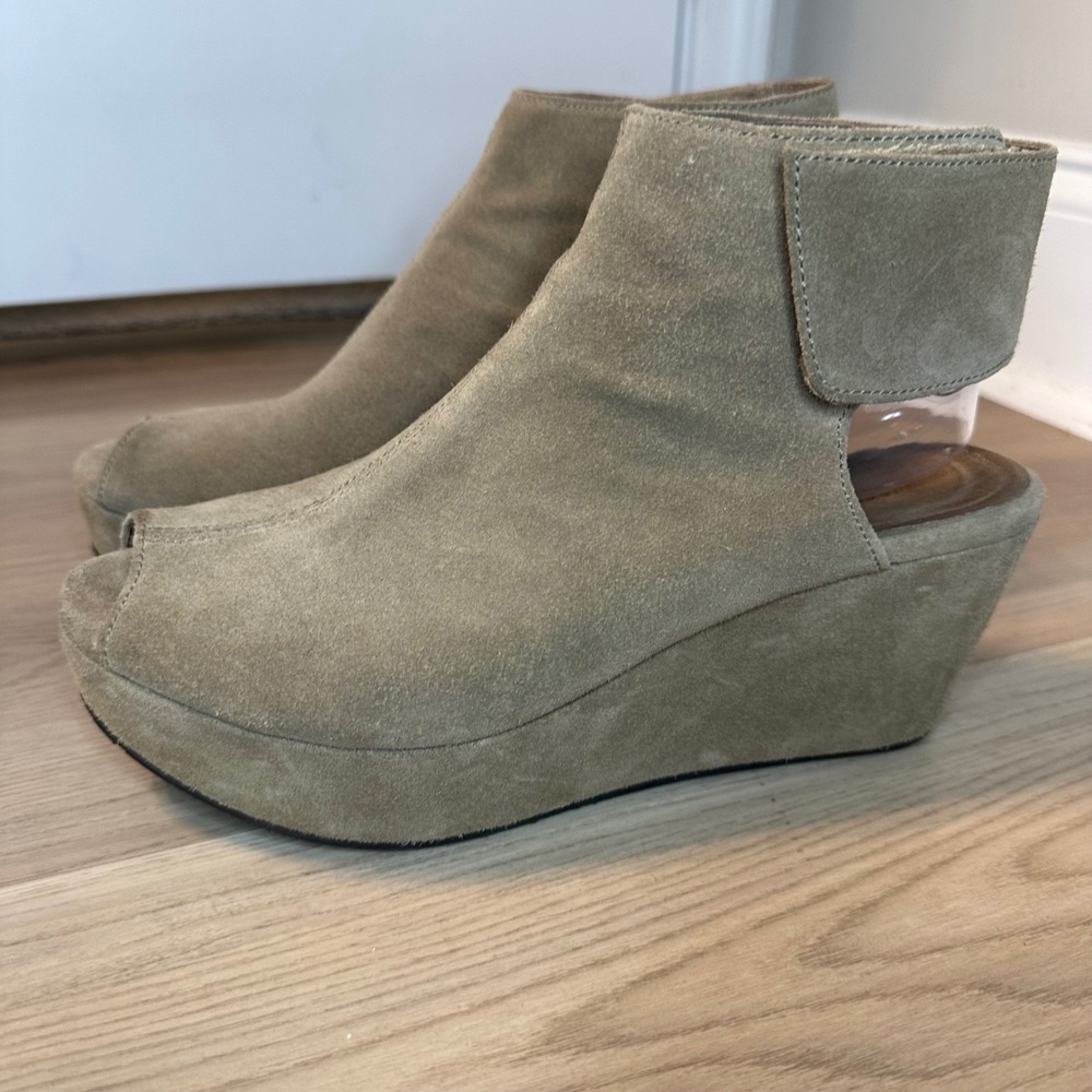 Chocolat Blu Womens Taupe Suede Peep Toe Wedge‎ Platform Cutout Ankle Booties 9